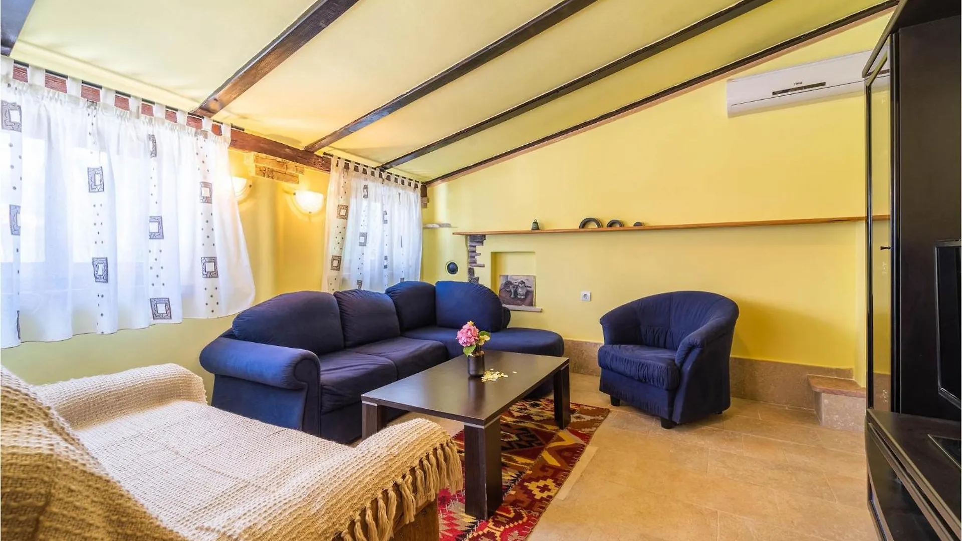 Lovely Home In Veliki Vareski With Kitchen Сasa de vacaciones