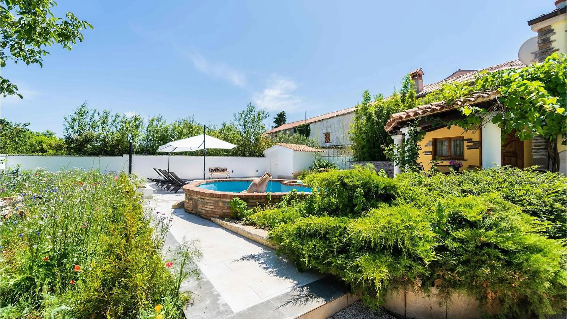 Lovely Home In Veliki Vareski With Kitchen Casa vacanze