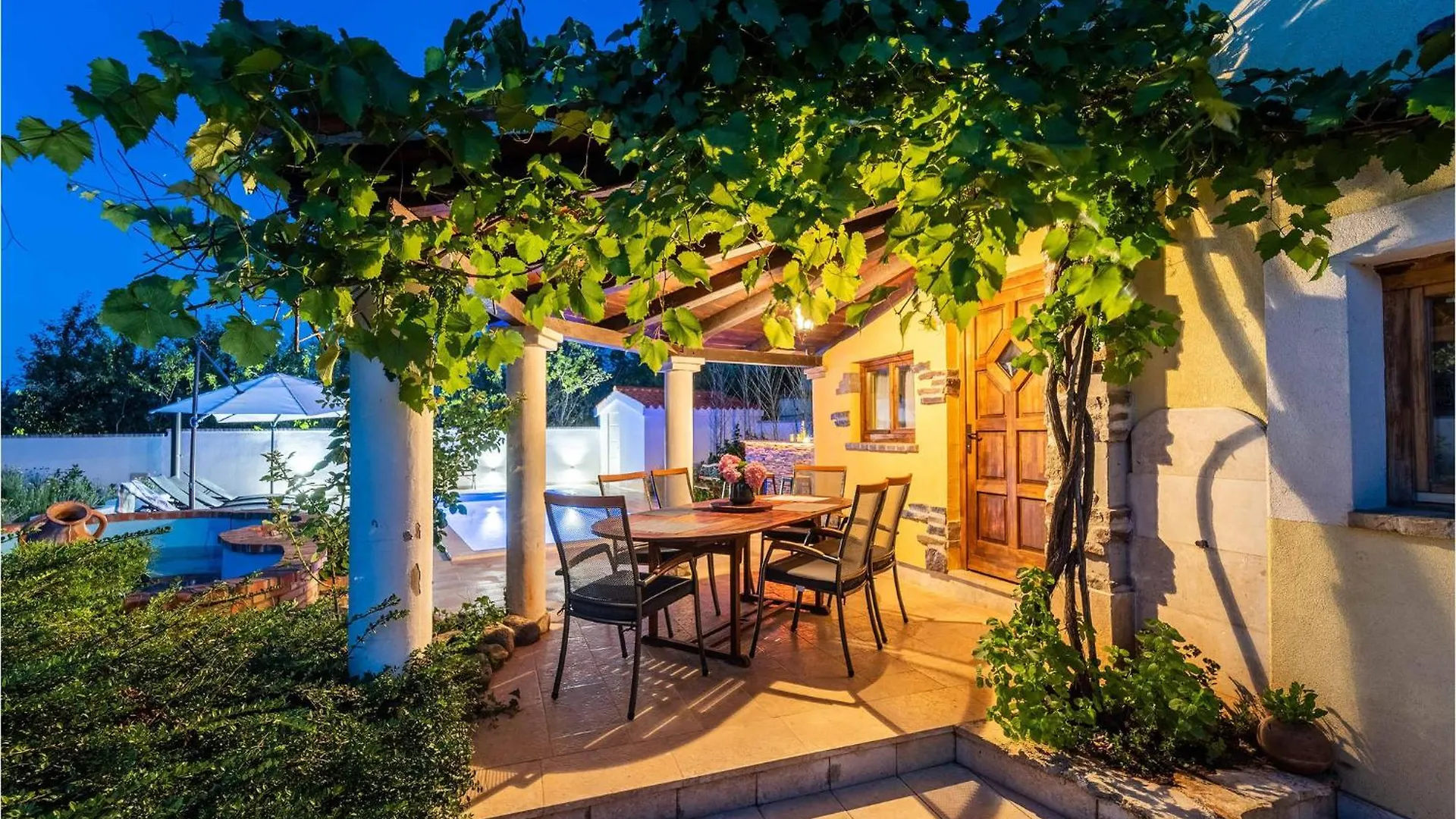 Lovely Home In Veliki Vareski With Kitchen 0*,