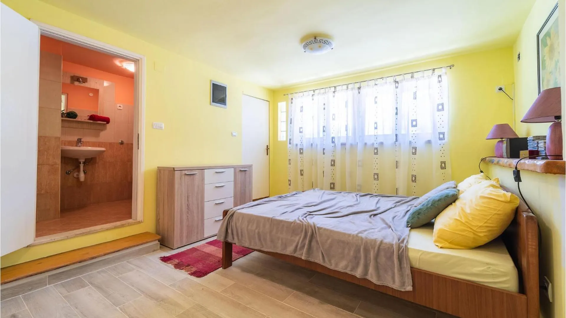 Lovely Home In Veliki Vareski With Kitchen Сasa de vacaciones
