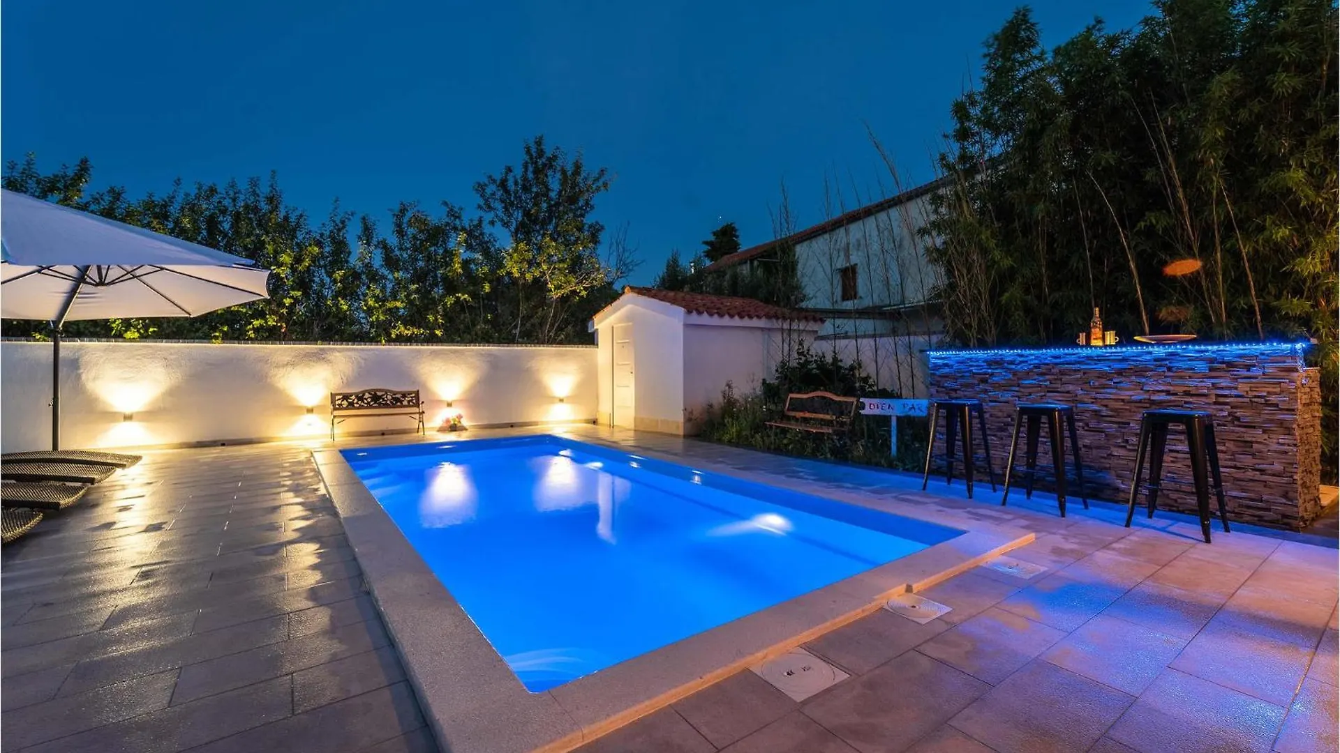Lovely Home In Veliki Vareski With Kitchen 0*,